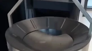 פח חכם יותר מכולנו?! תראו מה קורה כשזורקים בו פסולת