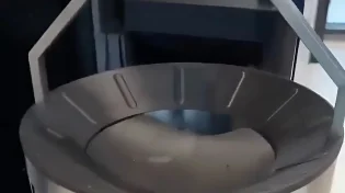 פח חכם יותר מכולנו?! תראו מה קורה כשזורקים בו פסולת