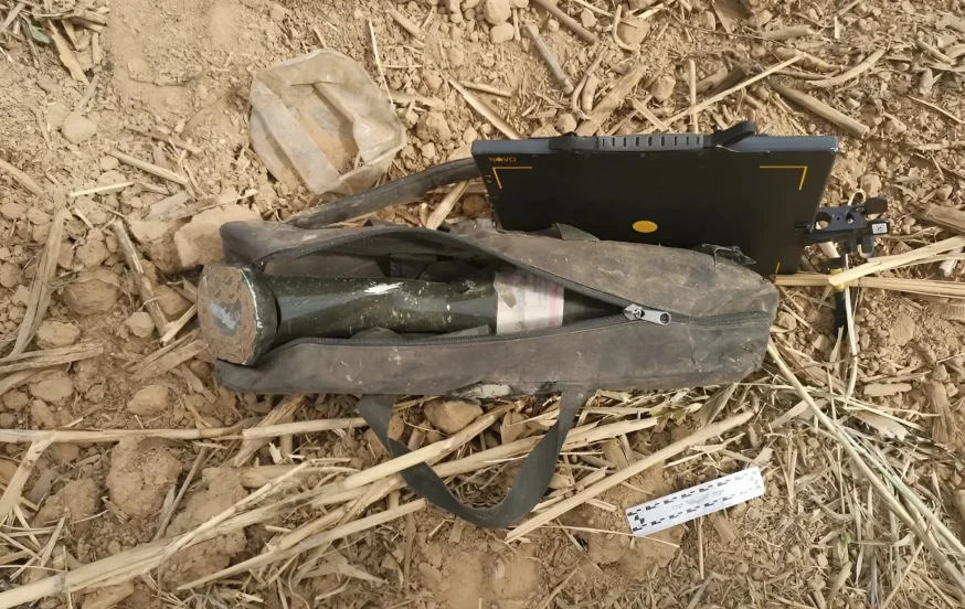 שוטרי תחנת נתיבות איתרו תיק ובתוכו מטען חבלה: ההערכה היא כי מדובר בציוד של מחבלים מה-7 באוקטובר שוטרי תחנת נתיבות איתרו תיק ובתוכו מטען חבלה: ההערכה היא כי מדובר בציוד של מחבלים מה-7 באוקטובר