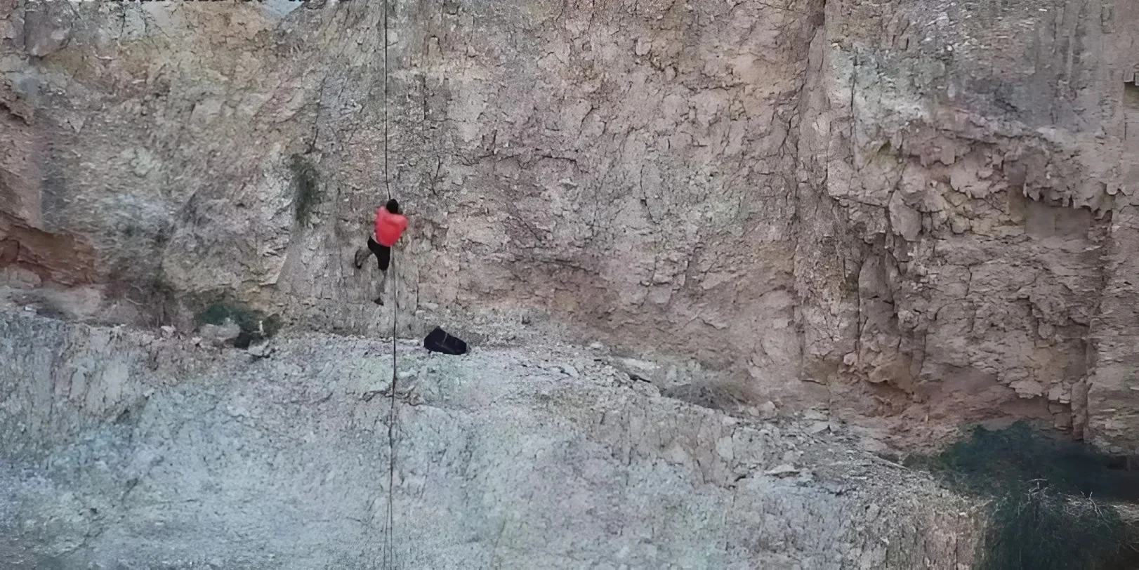 מדבר יהודה: גולש צוקים חולץ מצוק בגובה 20 מטר