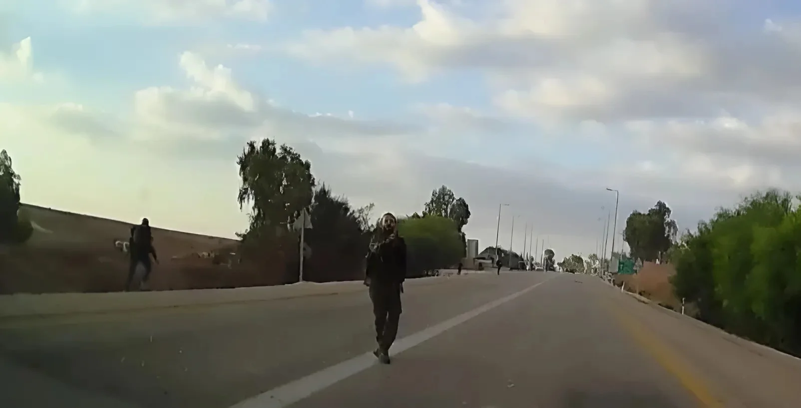 צה"ל פרסם את תחקיר עין השלושה מה-7 באוקטובר: מחבלי חמאס פרצו מהגדר – התושבים נלחמו עד טיפת הדם האחרונה צה"ל פרסם את תחקיר עין השלושה מה-7 באוקטובר: מחבלי חמאס פרצו מהגדר – התושבים נלחמו עד טיפת הדם האחרונה