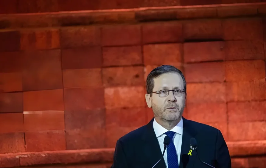 "ההיסטוריה לא תסלח לנו": נאום מטלטל של הרצוג ביד ושם – וזעקה לחטופים "ההיסטוריה לא תסלח לנו": נאום מטלטל של הרצוג ביד ושם – וזעקה לחטופים