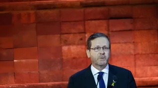 "ההיסטוריה לא תסלח לנו": נאום מטלטל של הרצוג ביד ושם - וזעקה לחטופים