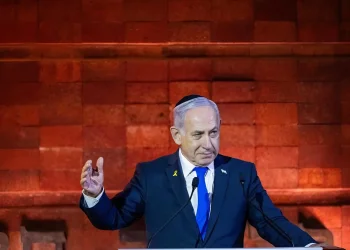נתניהו איחר לעצרת יום השואה ביד ושם: גורמי הביטחון עצרו את השיירה עקב חשד מיידי