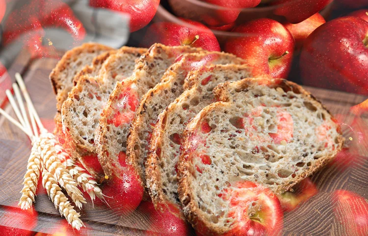 טעה ואמר "המוציא" במקום "בורא פרי העץ" – האם יצא ידי חובה?