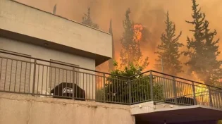 השריפה עדיין משתוללת: 71 צוותים ממשיכים להיאבק באש - יותר מ־10,000 דונם נשרפו
