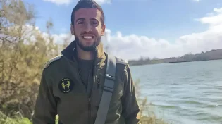 פרויקט מרגש: אביו של קצין שנפל במלחמה יוזם מיזם להקמת מצבות לנפטרים עריריים