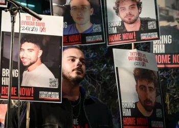 "לא ננוח עד שישובו": אלפי משתתפים בעצרות למען החטופים בתל אביב ובשער הנגב