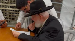 מה גרם לאח של הרב מאזוז לדמוע במהלך השבעה?