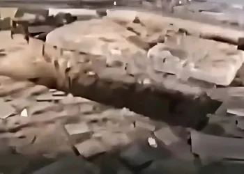 סערה בסוריה: קברו של הנשיא לשעבר חאפז אל-אסד חולל &ndash; שרידיו נעלמו