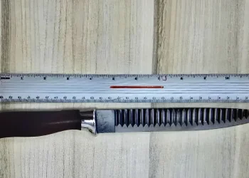 בנס נמנע אסון: מחבל עם סכין נתפס משוטט ברכבת הקלה בירושלים