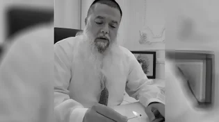 הרב יגאל כהן בהדלקת נר זיכרון לחללי מערכות ישראל