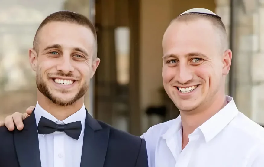 "חטפו טיל RPG והמשיכו להילחם": האחים שנפלו יחד בקרב בעלומים "חטפו טיל RPG והמשיכו להילחם": האחים שנפלו יחד בקרב בעלומים
