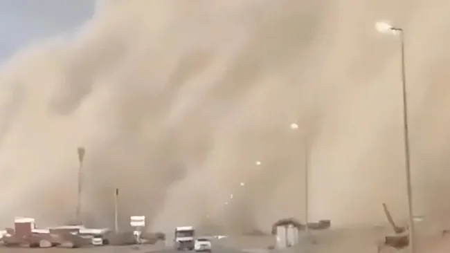 קיר של חול בולע את הכול: סופת ענק מכה בצפון סיני