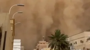 פתאום בצהריים: קיר חול ענק בלע עיר שלמה - תיעוד נדיר מערב הסעודית