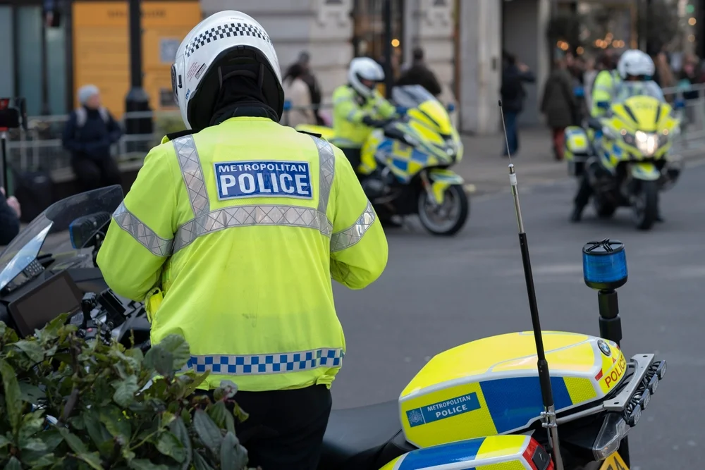 בריטניה: חמישה נעצרו בחשד לתכנון פיגוע טרור – ארבעה מהם אזרחים איראנים בריטניה: חמישה נעצרו בחשד לתכנון פיגוע טרור – ארבעה מהם אזרחים איראנים