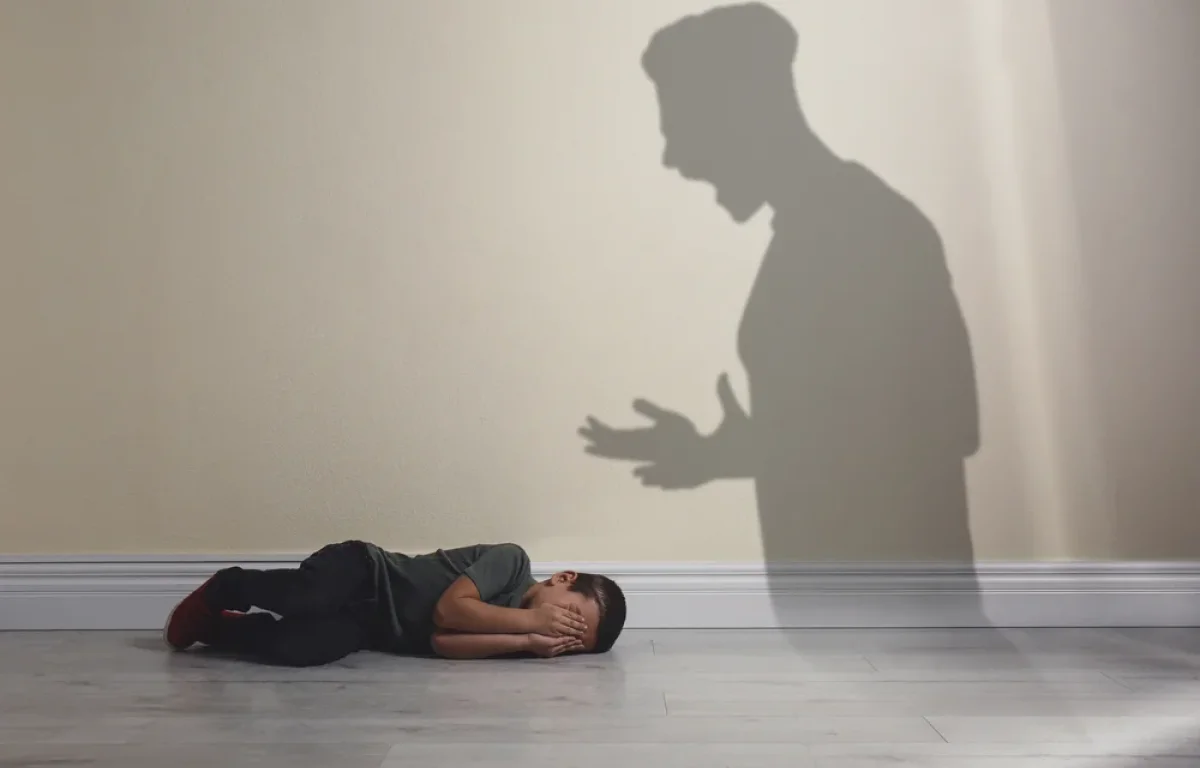 המילים שהורסות את המוח: סריקות מוח מגלות נזק מהתעללות מילולית בילדות המילים שהורסות את המוח: סריקות מוח מגלות נזק מהתעללות מילולית בילדות