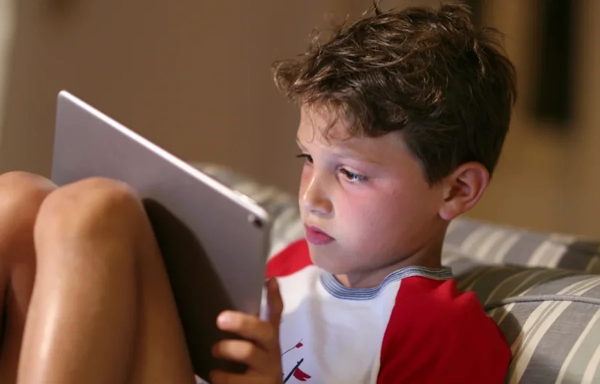 לא רק מדע: גם חז"ל הזהירו מפני "מסך" שמרחיק ילדים מהעולם האמיתיחמישה גופים רפואיים מובילים פרסמו מכתב חריף: ילדים בגיל הרך לא צריכים להיחשף למסכים כלל. העדויות בשטח מטרידות – עיכובים בדיבור, בעיות רגשיות וקשיים חברתיים הולכים ומתרחבים. לא רק מדע: גם חז"ל הזהירו מפני "מסך" שמרחיק ילדים מהעולם האמיתיחמישה גופים רפואיים מובילים פרסמו מכתב חריף: ילדים בגיל הרך לא צריכים להיחשף למסכים כלל. העדויות בשטח מטרידות – עיכובים בדיבור, בעיות רגשיות וקשיים חברתיים הולכים ומתרחבים.