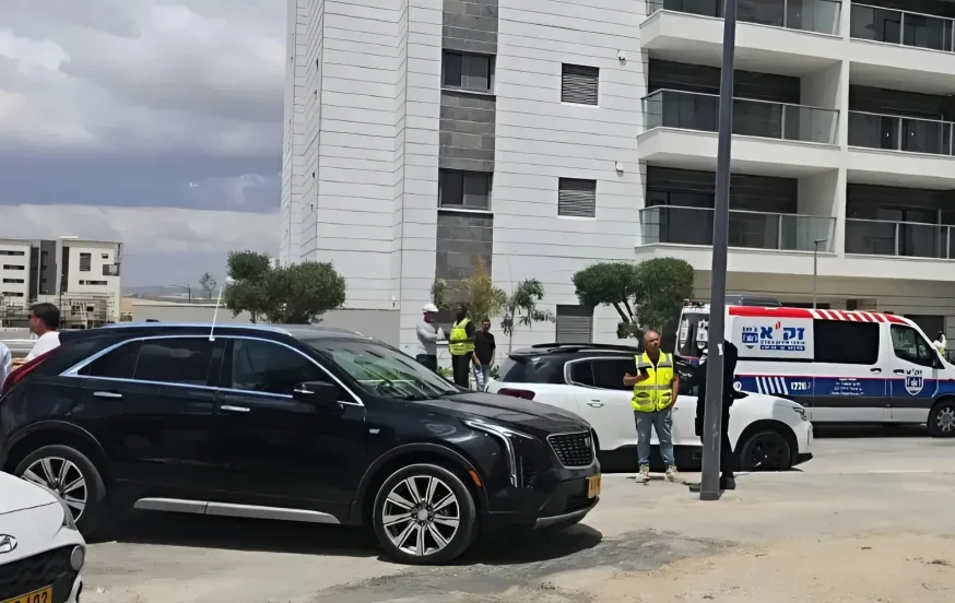 טרגדיה באתר בנייה בבאר שבע: בן 60 הגיע לראות את דירתו החדשה ונפל אל מותו טרגדיה באתר בנייה בבאר שבע: בן 60 הגיע לראות את דירתו החדשה ונפל אל מותו