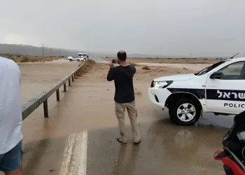 הצפות וסערה בדרום הארץ: כביש 90 נחסם – היציאות מאילת סגורות הצפות וסערה בדרום הארץ: כביש 90 נחסם – היציאות מאילת סגורות