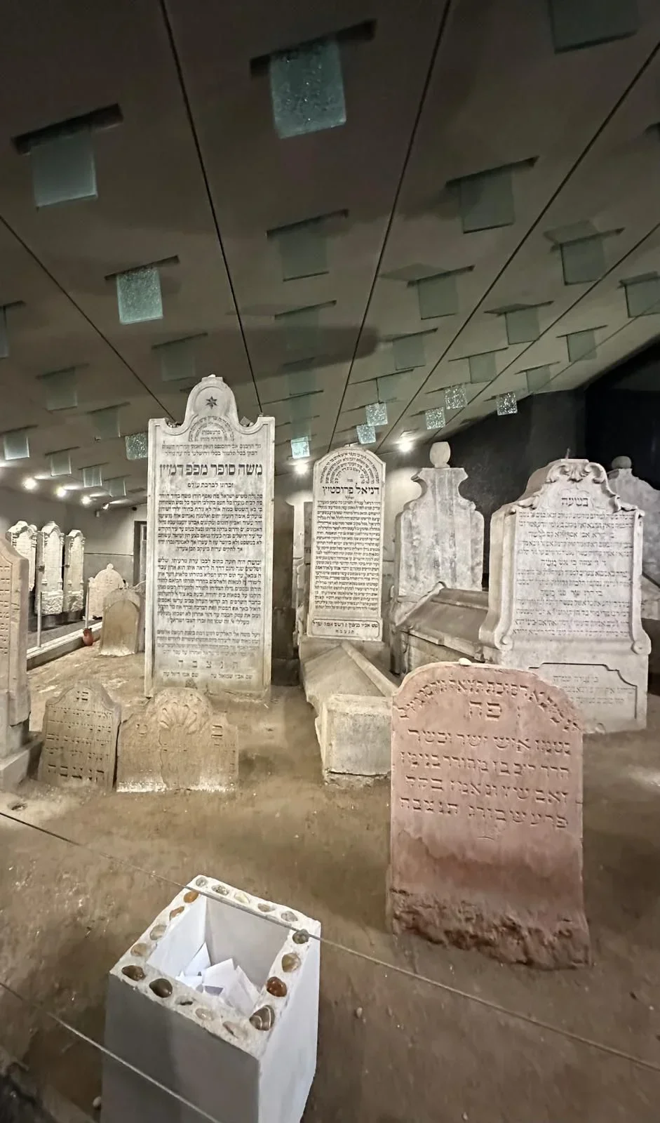 הדמעות שלא שותקות: כך הציל החתם סופר את בנו בתפילה