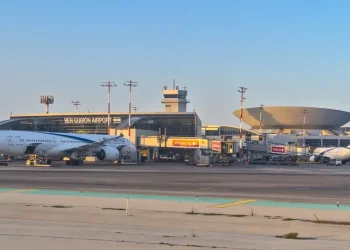 אלפי ישראלים תקועים בחו"ל: טיסות בוטלו, מחירים נוסקים, ואין מענה אלפי ישראלים תקועים בחו"ל: טיסות בוטלו, מחירים נוסקים, ואין מענה