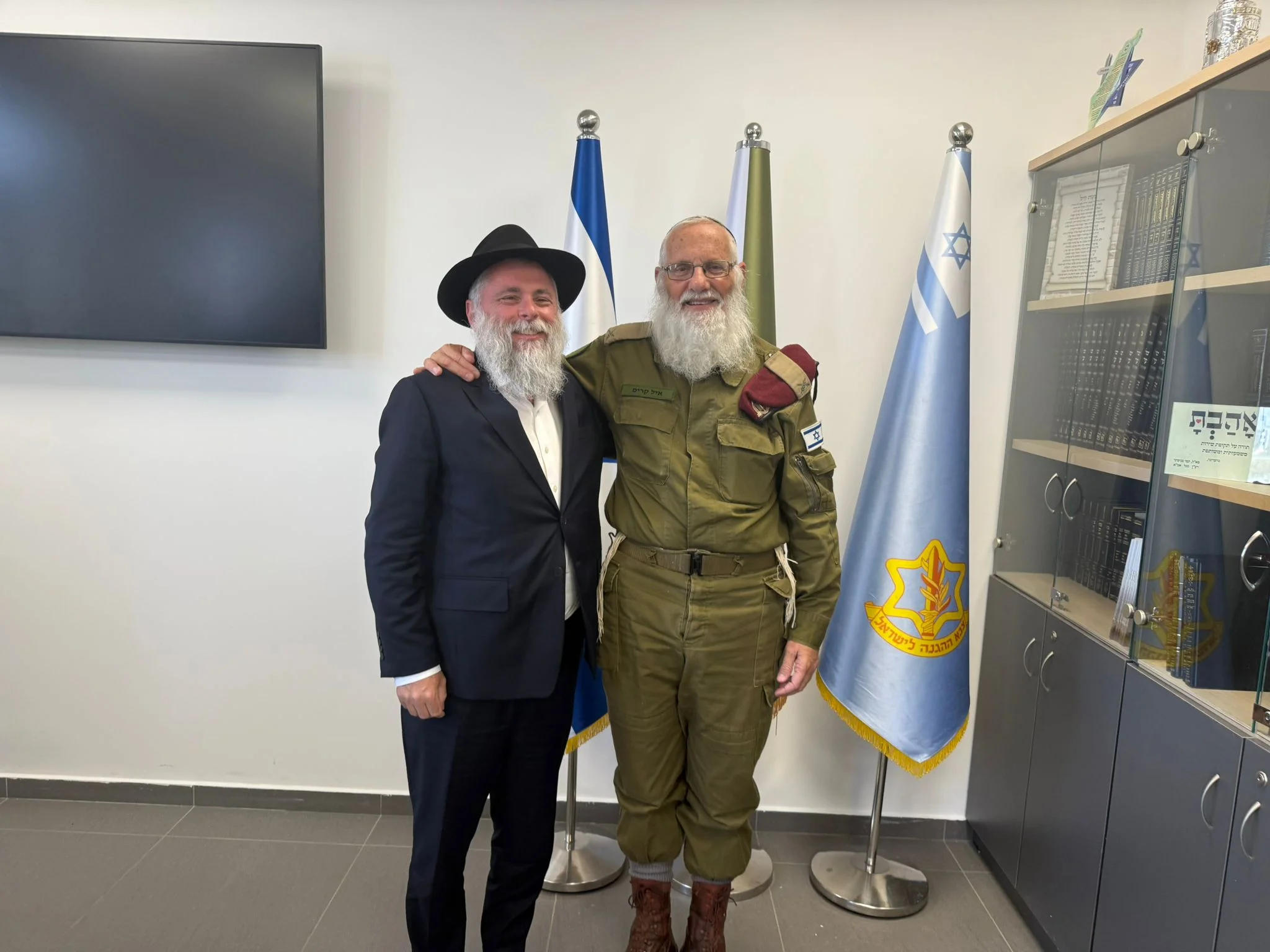 הרה"ר לקייב והרבצ"ר בוחנים כיצד למנוע שריפת גופות חיילים יהודים שנפלו באוקראינה