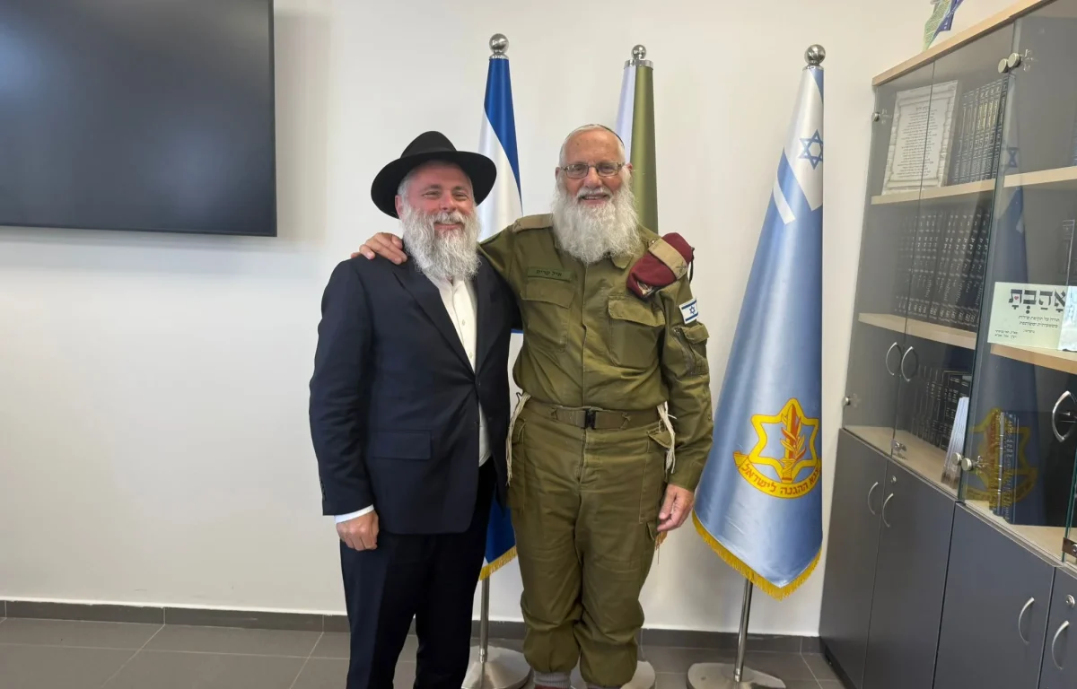 הרה"ר לקייב והרבצ"ר בוחנים כיצד למנוע&nbsp;שריפת גופות חיילים יהודים שנפלו באוקראינה