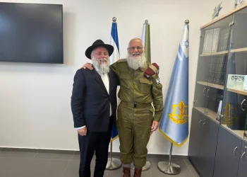 הרה"ר לקייב והרבצ"ר בוחנים כיצד למנוע&nbsp;שריפת גופות חיילים יהודים שנפלו באוקראינה