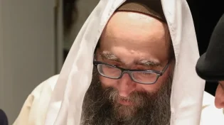 הרב פינטו לחסידיו: "'התמודדנו עם המחלה' - אבל האם באמת רע יורד מהשמיים?"