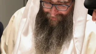 הרב פינטו לחסידיו: "'התמודדנו עם המחלה' - אבל האם באמת רע יורד מהשמיים?"