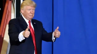 ניצחון ראשון לטראמפ: ארה"ב חתמה על הסכם סחר עם בריטניה