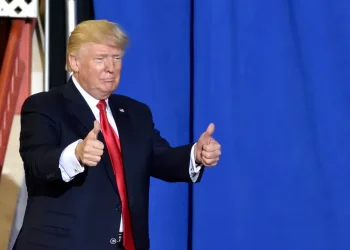 ניצחון ראשון לטראמפ: ארה"ב חתמה על הסכם סחר עם בריטניה ניצחון ראשון לטראמפ: ארה"ב חתמה על הסכם סחר עם בריטניה