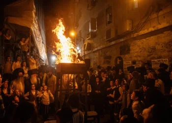  רבי שמעון בר יוחאי: אש התורה הנסתרת שמאירה במשך כל הדורות