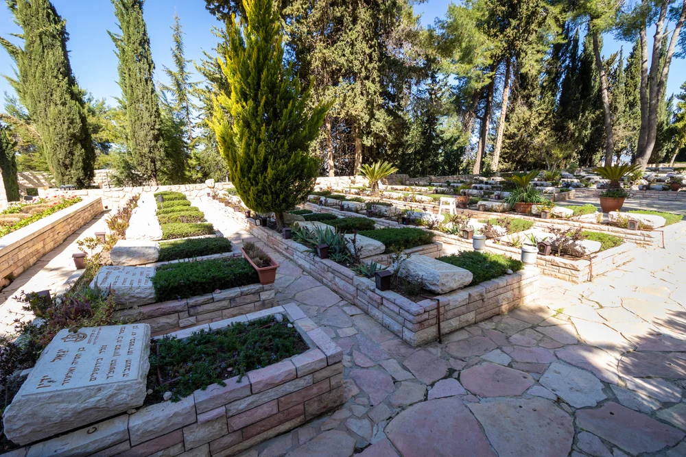 לוחם שנפל בקרב - האם נכון לקרוא לילד על שמו?