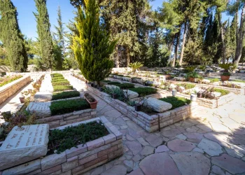 לוחם שנפל בקרב - האם נכון לקרוא לילד על שמו? לוחם שנפל בקרב - האם נכון לקרוא לילד על שמו?