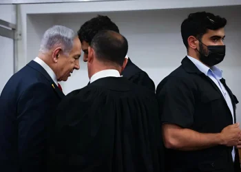 בשל פגישתו עם ויטקוף לקראת שחרור החטוף עידן אלכסנדר: עדותו של נתניהו קוצרה