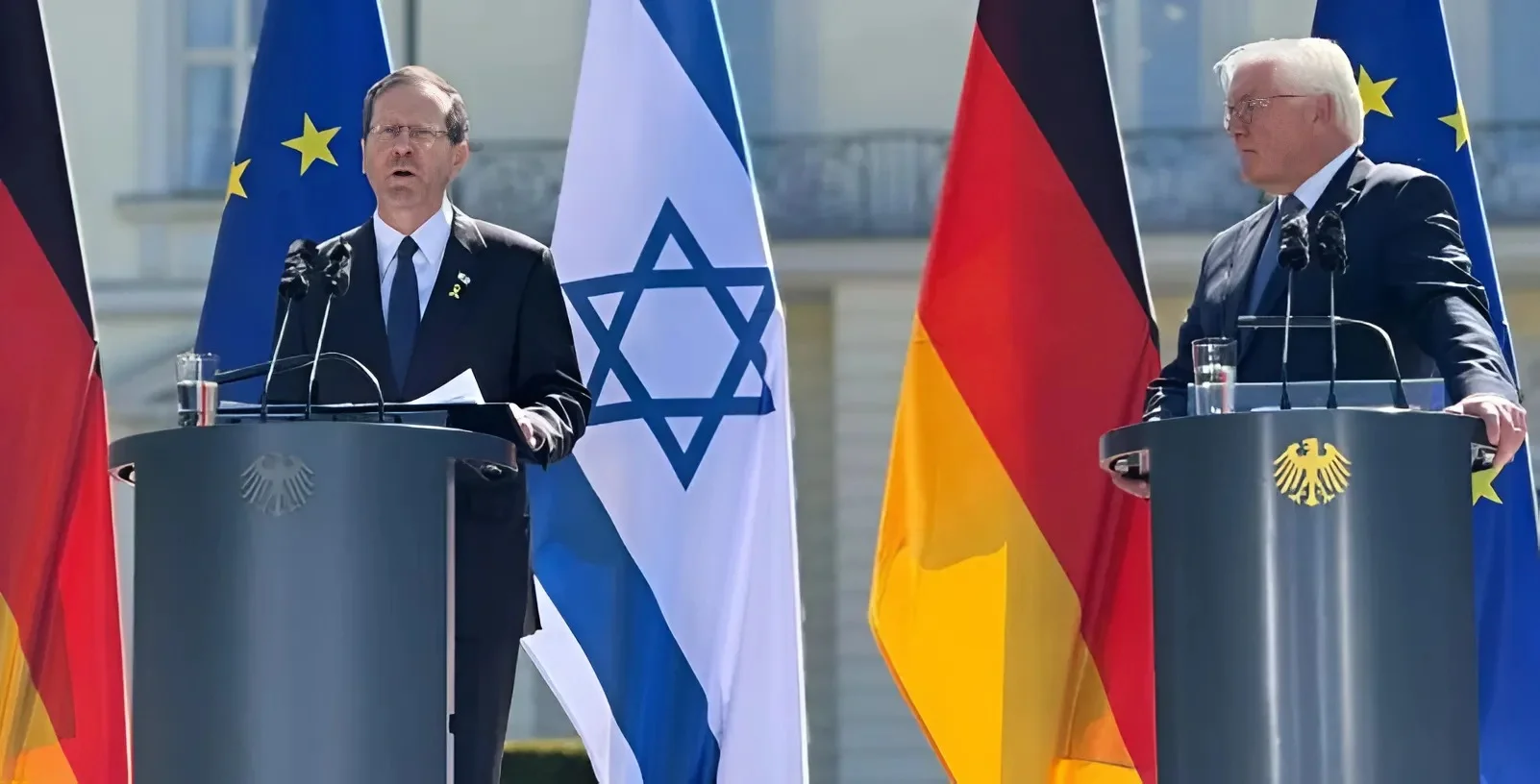 הנשיא מגיב לסערת שחרור החטוף האמריקני: "כל החטופים שווים" הנשיא מגיב לסערת שחרור החטוף האמריקני: "כל החטופים שווים"