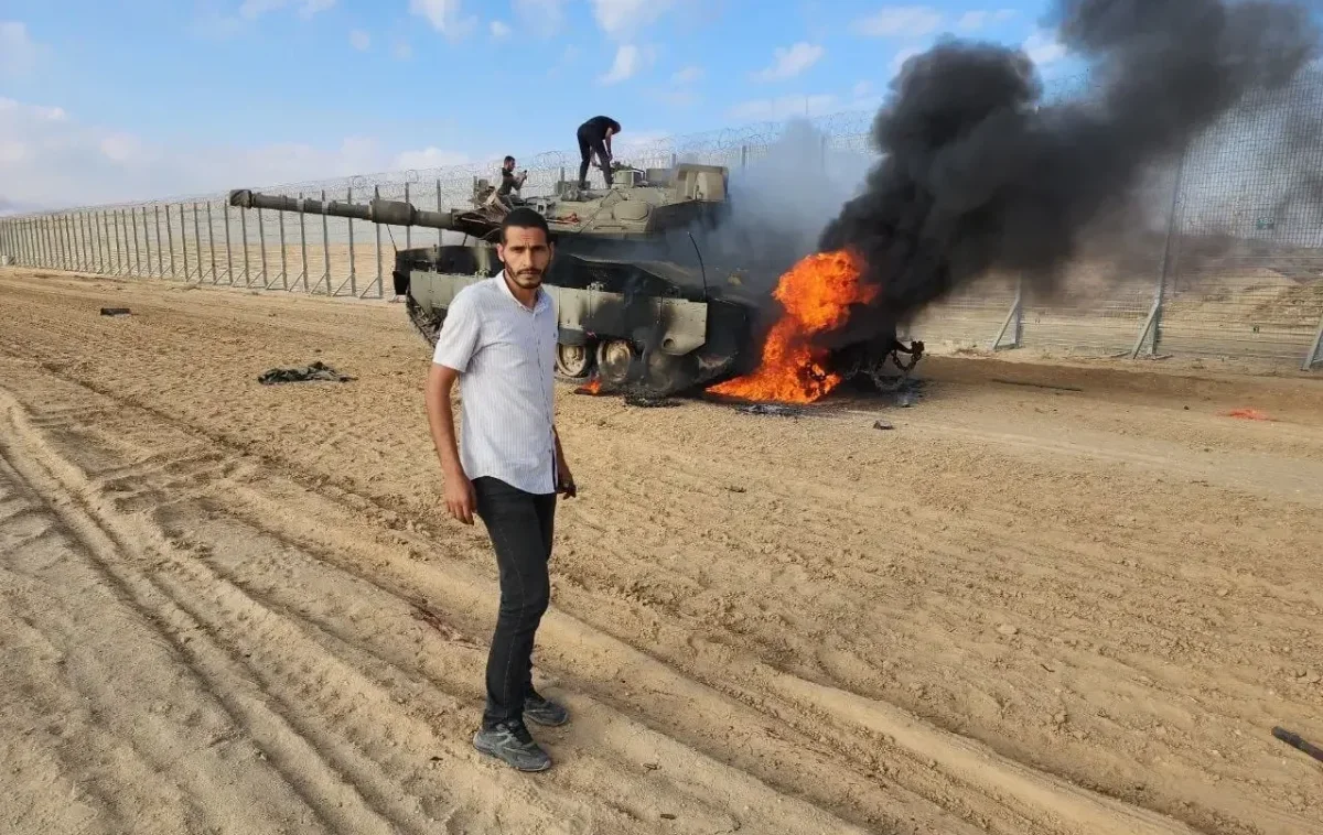 "עיתונאי" שהתחבק עם סינוואר: צה"ל חיסל את מתעד הטנק השרוף ב-7.10 "עיתונאי" שהתחבק עם סינוואר: צה"ל חיסל את מתעד הטנק השרוף ב-7.10