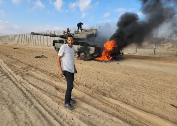 "עיתונאי" שהתחבק עם סינוואר: צה"ל חיסל את מתעד הטנק השרוף ב-7.10 "עיתונאי" שהתחבק עם סינוואר: צה"ל חיסל את מתעד הטנק השרוף ב-7.10