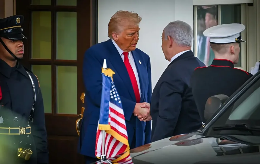 בסוריה חוגגים: טראמפ הכריז על הסרת הסנקציות ופיוס עם דמשק בסוריה חוגגים: טראמפ הכריז על הסרת הסנקציות ופיוס עם דמשק