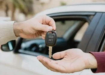 סיכם עם חברו על מכירת הרכב &ndash; ואז חזר בו: האם ההתחייבות מחייבת?