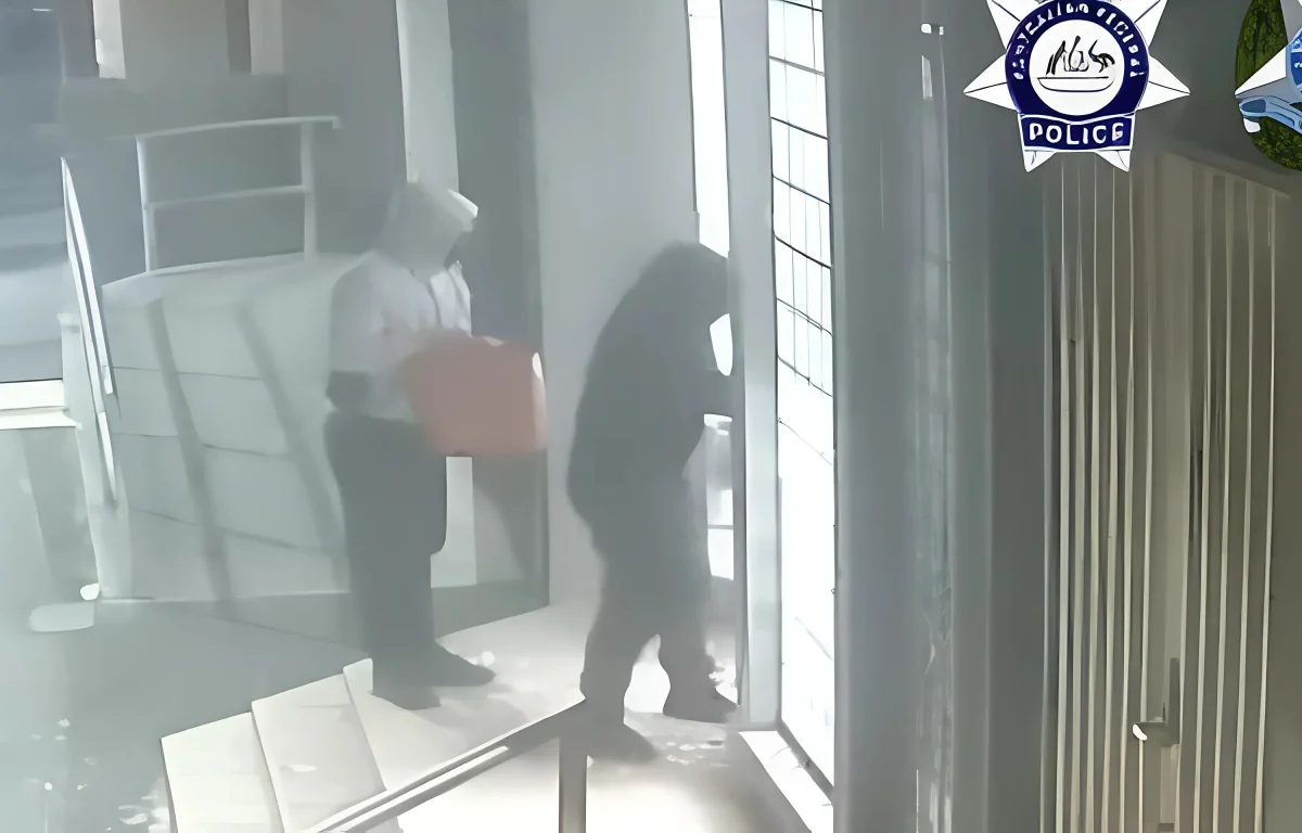 הצתה אנטישמית באוסטרליה: בית הכנסת "עדת ישראל" נשרף – שניים נפגעו משאיפת עשן הצתה אנטישמית באוסטרליה: בית הכנסת "עדת ישראל" נשרף – שניים נפגעו משאיפת עשן