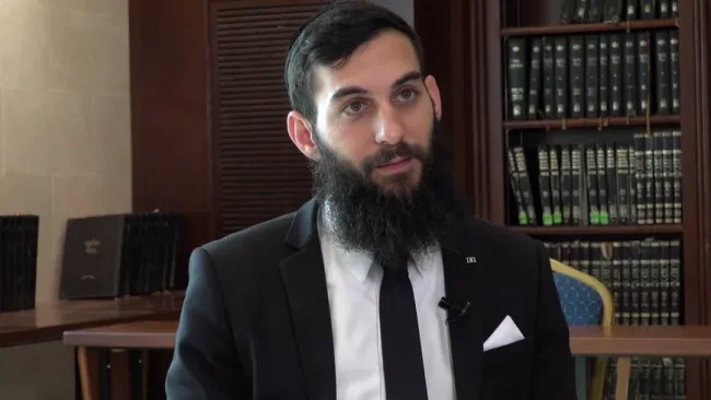"זה לא משנה איך אתה נראה - בבני ברק מקבלים אותך": גבע בן ששון משתף מסע אמונה