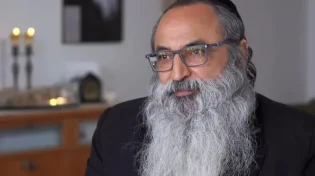 13 שנות דמעות ונדר אחד לצדיק: סיפורו של שמשון ישראל על הכמיהה לילד