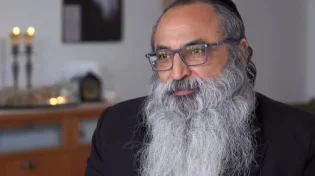 13 שנות דמעות ונדר אחד לצדיק: סיפורו של שמשון ישראל על הכמיהה לילד