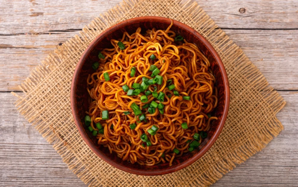 המתכון הזה ישאיר אתכם בלי מילים: נודלס קוריאני עם טוויסט ישראלי המתכון הזה ישאיר אתכם בלי מילים: נודלס קוריאני עם טוויסט ישראלי