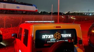 הלילה: הולך רגל חצה מסילת רכבת בעכו ונהרג במקום