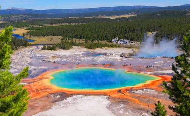 ילוסטון: הפארק שבו האדמה נושמת – ותזכורת חיה לבריאה ילוסטון: הפארק שבו האדמה נושמת – ותזכורת חיה לבריאה