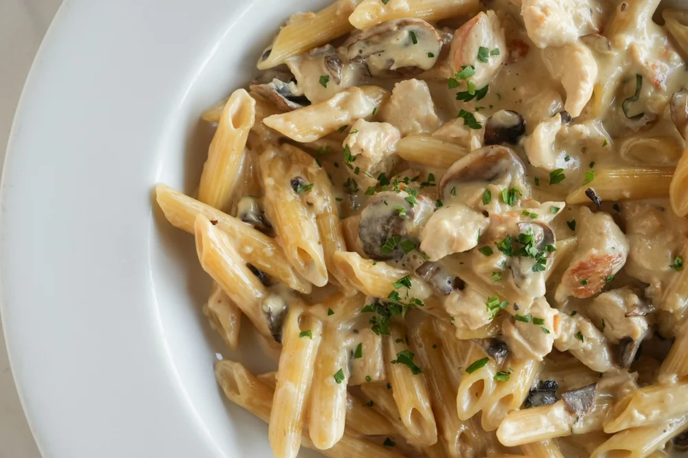 10 דקות עבודה ויש לכם פסטה שמנת ופטריות שכולם אוהבים